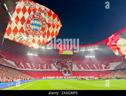 Les fans de l'Allianz Arena choréo pour Franz Beckenbauer dans le match de demi-finale FC BAYERN MUENCHEN - REAL MADRID 2-2 de football UEFA Champions League dans la saison 2023/2024 à Munich, le 30 avril 2024. Halbfinale,, FCB, Muenchen photographe : ddp images / STAR-images Banque D'Images