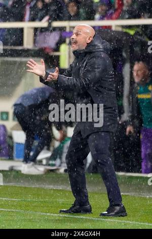 Firenze, Italie. 02 mai 2024. Vincenzo Italiano, entraîneur de Fiorentina, fait un geste lors du match de football de l'UEFA Conference League entre Fiorentina et Bruges au stade Artemio franchi de Florence, Italie - jeudi 2 mai 2024. (Photo de Marco Bucco/LaPresse ) crédit : LaPresse/Alamy Live News Banque D'Images