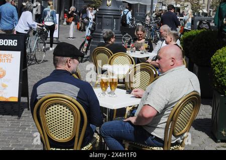 Copenhague/ Danemark/03 mai 2024/repas et boissons à l'extérieur, café et gâteaux sur hojbro plads et stroget dans la capitale danoise. (Photo. Francis Joseph Dean/Dean Pictures)( pas pour usage commercial ) Banque D'Images