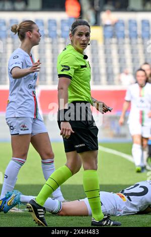 Leuven, Belgique. 01 mai 2024. L'arbitre Caroline Lanssens photographiée lors d'un match de football féminin entre Oud Heverlee Louvain et le Club Brugge YLA lors de la finale de la Coupe de Belgique, le vendredi 1er mai 2024 à Louvain, BELGIQUE . Crédit : Sportpix/Alamy Live News Banque D'Images