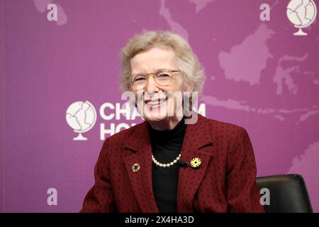 Londres, Royaume-Uni. 03 MAI 2023. L'ancienne présidente de l'Irlande Mary Robinson parle du changement climatique à Chatham House Banque D'Images