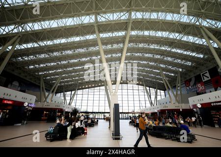 Novi Sad, le chemin de fer Budapest-Belgrade, est l'un des projets phares de l'Initiative ceinture et route de la Chine. Le long d'environ 80 km. 19 mars 2022. Des gens attendent des trains à la gare ferroviaire de Belgrade à Belgrade, Serbie, 29 avril 2024. Le chemin de fer Budapest-Belgrade est l'un des projets phares de l'Initiative ceinture et route de la Chine. Le tronçon ferroviaire Belgrade-Novi Sad, long d'environ 80 km, a été mis en service le 19 mars 2022. Crédit : Li Ying/Xinhua/Alamy Live News Banque D'Images