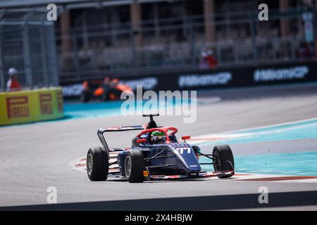 Miami, Etats-Unis. 03 mai 2024. 77 CRONE Courtney (usa), Prema Racing, Tatuus F4-T-421, action lors de la 2ème manche du Championnat de F1 Academy 2024 du 3 au 5 mai 2024 sur l'Autodrome international de Miami, à Miami, États-Unis d'Amérique - photo Eric Alonso/DPPI crédit : DPPI Media/Alamy Live News Banque D'Images