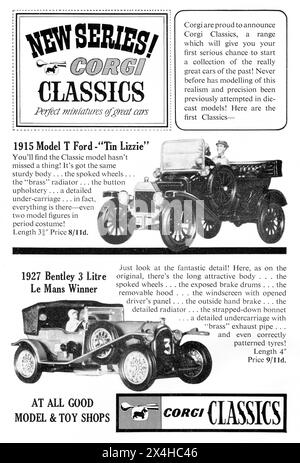 1964 – une publicité faisant la promotion de la nouvelle série de voitures moulées Corgi Toys appelée « Corgi Classics ». Cette annonce présente une Ford Model T « Tin Lizzie » 1915 et une Bentley 3 litres gagnante du Mans 1927. Banque D'Images