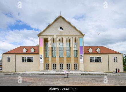 Dresde, Allemagne. 03 mai 2024. Vue sur le Festspielhaus Hellerau, siège du Centre européen pour les Arts. Il a été construit en 1911 sur une conception de l'architecte Heinrich Tessenow. Crédit : Robert Michael/dpa/Alamy Live News Banque D'Images