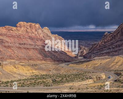 Vue depuis Spotted Wolf Overlook sur l'Interstate 70, San Rafael se déborde à l'ouest de Green River, Utah. Banque D'Images