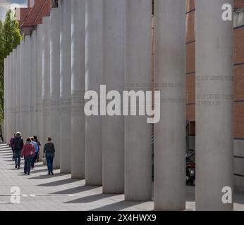 La rue des droits de l'homme, un mémorial dans le centre-ville de Nuremberg, créé par l'artiste israélien Dani Karavan, a ouvert en 1993, Kartaeusergasse Banque D'Images