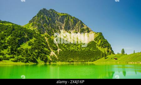 Basse Gaisalpsee, derrière le Rubihorn, 1957 m, Alpes Allgaeu, Allgaeu, Bavière, Allemagne Banque D'Images