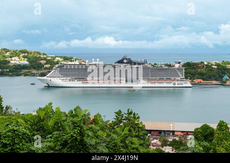 Castries, Sainte-Lucie - 27 novembre 2024 : bateau de croisière MSC Seaside dans le port de Castries, Sainte-Lucie. Vue latérale. Banque D'Images