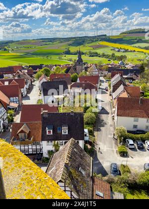 Vue de la tour du château Tour du château du 13ème siècle, aujourd'hui Burghotel Trendelburg, Trendelburg, Weserbergland, Hesse, Allemagne Banque D'Images