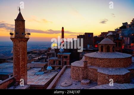 Mardin vieille ville au coucher du soleil, Mardin, Turquie Banque D'Images