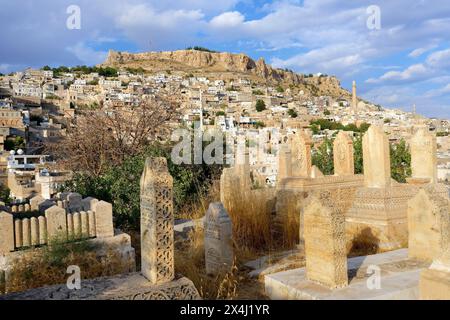 Mardin vu du cimetière Muhamad Zirrar Asri, Mardin, Turquie Banque D'Images