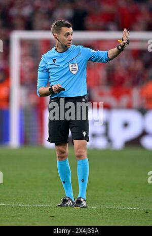 Arbitre arbitre Clement Turpin (FRA) Gesture, Gesture, Ligue des Champions, CL, Allianz Arena, Munich, Bayern, Allemagne Banque D'Images