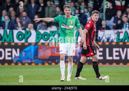 Dordrecht, pays-Bas. 03 mai 2024. DORDRECHT, PAYS-BAS - 3 MAI : Tim receveur du FC Dordrecht pointant lors du match néerlandais Keuken Kampioen Divisie entre le FC Dordrecht et Willem II au M-scores Stadion le 3 mai 2024 à Dordrecht, pays-Bas. (Photo de Gabriel Calvino Alonso/Orange Pictures) crédit : Orange pics BV/Alamy Live News Banque D'Images