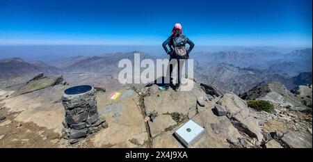 Sur le sommet de Jebel Shams (2997 mètres), plus haut sommet d'Oman Banque D'Images