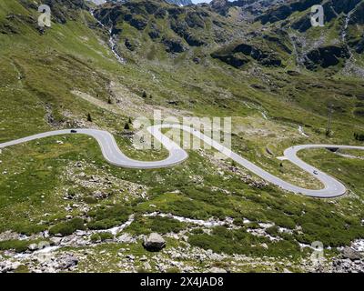 Vue aérienne du col du Julier en été, Alpes suisses Banque D'Images