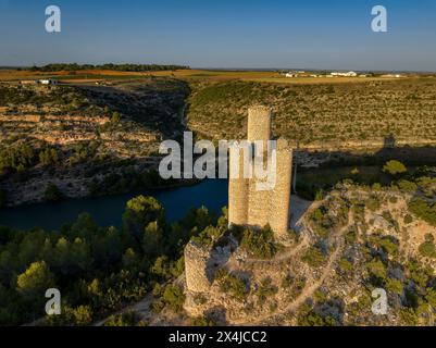 Torre de los Alarconcillos, situé sur une colline à côté du village de Alarcón (Cuenca, Castilla la Mancha, Espagne) ESP : Torre de los Alarconcillos Banque D'Images