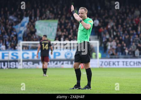 Doetinchem, pays-Bas. 03 mai 2024. DOETINCHEM, PAYS-BAS - 3 MAI : arbitre Stan Teuben lors du match néerlandais Keukenkampioendivisie entre de Graafschap et Jong FC Utrecht au Stadion de Vijverberg le 3 mai 2024 à Doetinchem, pays-Bas (photo de Ben Gal/Orange Pictures) crédit : Orange pics BV/Alamy Live News Banque D'Images