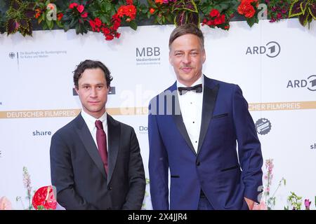 Ludwig Trepte und Tom Wlaschiha BEI der Ankunft zur Verleihung 'Deutscher Filmpreis' AM 3.05.2024 à Berlin Banque D'Images