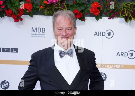 Tom Gerhardt BEI der Ankunft zur Verleihung 'Deutscher Filmpreis' AM 3.05.2024 à Berlin Banque D'Images