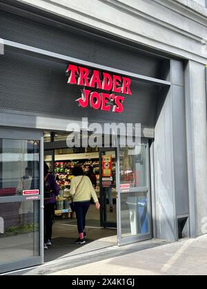 Supermarché Trader Joe's, vue extérieure, New York City, New York, États-Unis Banque D'Images