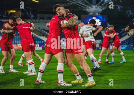 Huddersfield, Yorkshire, Royaume-Uni. 3 mai 2024. Super League Rugby : Huddersfield Giants vs Salford Red Devils au stade John Smith. TIM LAFAI s’entraîne lors de son échauffement. Crédit James Giblin/Alamy Live News. Banque D'Images