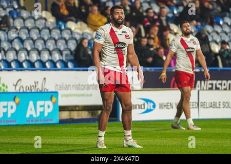 Huddersfield, Yorkshire, Royaume-Uni. 3 mai 2024. Super League Rugby : Huddersfield Giants vs Salford Red Devils au stade John Smith. KALLUM WATKINS en attente de l'abandon. Crédit James Giblin/Alamy Live News. Banque D'Images