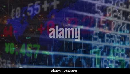Image numérique composite du traitement des données boursières sur la carte du monde sur fond noir Banque D'Images