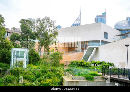 Naala Badu, le Sydney Modern agrandit la taille de la galerie d'art de Nouvelle-Galles du Sud à Sydney et a ouvert ses portes en 2022, conçu par Kazuyo Sejima + Ryue Nishizawa Banque D'Images