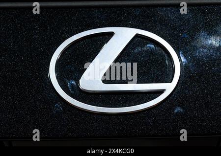 Toronto, ON, Canada - 29 avril 2024 : Voir au logo de la compagnie automobile Lexus Banque D'Images