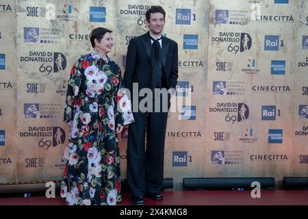 Rome, Italie. 03 mai 2024. Isabella Rossellini et Josh O'Connor participeront à la photoconférence du 69e David Di Donatello aux Cinecitta Studios à Rome, Italie, le 3 mai 2024. (Photo de Luca Carlino/NurPhoto)0 crédit : NurPhoto SRL/Alamy Live News Banque D'Images