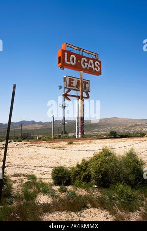 Station-service abandonnée et Diner près de Barstow, Californie Banque D'Images