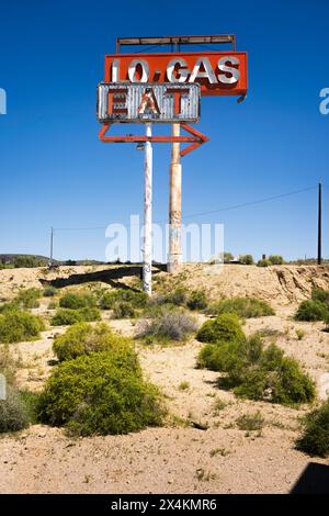 Station-service abandonnée et Diner près de Barstow, Californie Banque D'Images