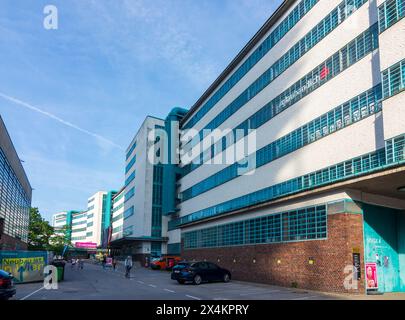 Linz : ancienne Tabakfabrik, aujourd'hui centre des industries créatives et de la numérisation à Donau, Oberösterreich, haute-Autriche, Autriche Banque D'Images