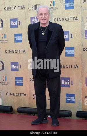 Rome, Italie. 03 mai 2024. Giorgio Moroder assiste au tapis rouge de l’événement Premi David di Donatello 2024 au Studio 5 Cinecittà. (Photo de Mario Cartelli/SOPA images/SIPA USA) crédit : SIPA USA/Alamy Live News Banque D'Images