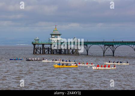 Régate du club d'aviron côtier de Clevedon par une journée ensoleillée Banque D'Images