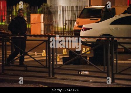 Sevran, France. 04 mai 2024. Dans la nuit du vendredi 3 au samedi 4 mai 2024, vers minuit, des coups de feu ont été tirés dans le parking du centre culturel Micro-folie de Sevran (Seine-Saint-Denis), dans le quartier des Beaudottes. Photo Florian Poitout/ABACAPRESS. COM Credit : Abaca Press/Alamy Live News Banque D'Images