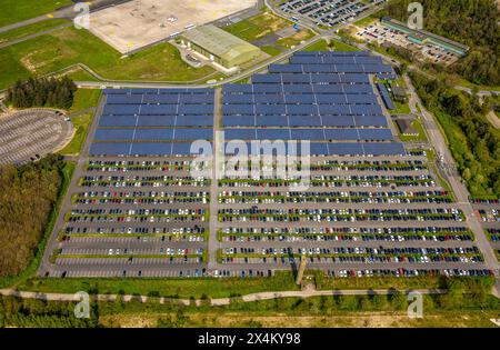 Luftbild, Flughafen Airport Weeze, Ryanair Fluggesellschaft, Solarpark und Parkplätze, Baal, Weeze, Niederrhein, Nordrhein-Westfalen, Deutschland ACHTUNGxMINDESTHONORARx60xEURO *** photo aérienne, aéroport Weeze, Ryanair Airline, parc solaire et parkings, Baal, Weeze, Bas-Rhin, Rhénanie du Nord-Westphalie, Allemagne ATTENTIONxMINDESTHONORARx60xEURO Banque D'Images