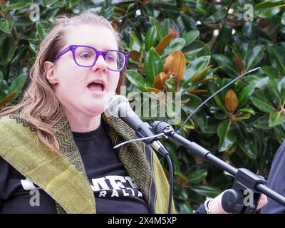 Canberra, Australie, 5 mai 2024. Des centaines de manifestants pro-palestiniens défilent de Civic au camp de solidarité de Gaza à l'Université nationale australienne pour montrer leur soutien aux demandes des étudiants que l'université cède et coupe tous les liens avec Israël. Banque D'Images