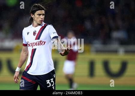 Turin, Italie. 03 mai 2024. Riccardo Calafiori du Bologna FC fait des gestes pendant le match de football Serie A entre le Torino FC et le Bologna FC au Stadio Olimpico le 3 mai 2024 à Turin, Italie . Crédit : Marco Canoniero/Alamy Live News Banque D'Images