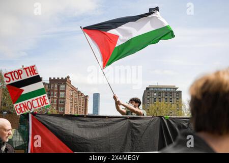 Boston, États-Unis. 3 mai 2024. Une manifestation pro-palestinienne a lieu sur le campus du Massachusetts Institute of Technology à Cambridge, Massachusetts, États-Unis, le 3 mai 2024. Crédit : Ziyu Julian Zhu/Xinhua/Alamy Live News Banque D'Images