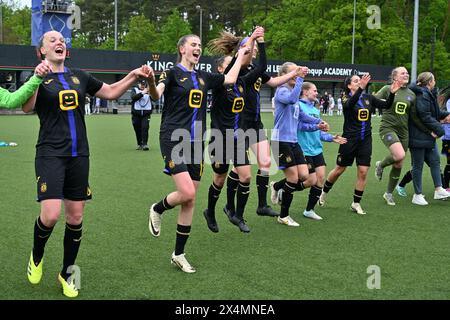 Oud Heverlee, Belgique. 04 mai 2024. Les joueuses d'Anderlecht célèbrent après avoir remporté un match de football féminin entre Oud Heverlee Leuven et le RSC Anderlecht lors de la 7ème journée des play offs de la saison 2023 - 2024 du Belgian Lotto Womens Super League, le samedi 4 mai 2024 à Oud Heverlee, Belgique . Crédit : Sportpix/Alamy Live News Banque D'Images