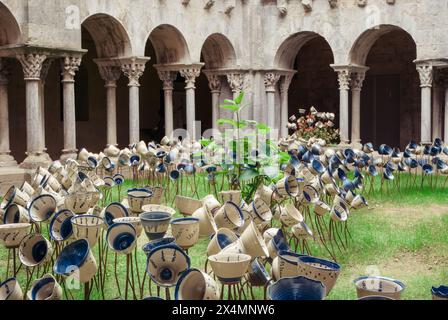 Gérone, Espagne, 18 mai 2013 : une symphonie de fleurs et de bols : l'installation artistique au temps de Flors Banque D'Images