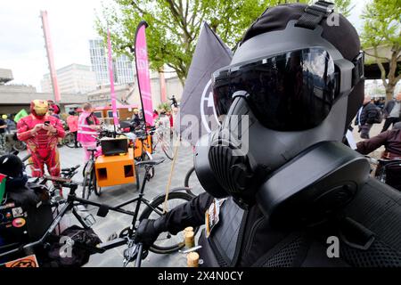 South Bank, Londres, Royaume-Uni. 4 mai 2024. BikeLondon Star Wars/Superheroes Bike Ride, crédit : Matthew Chattle/Alamy Live News Banque D'Images