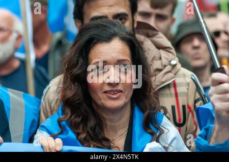 Glasgow, Écosse, Royaume-Uni. 4 mai 2024. Tasmina Ahmed-Sheikh, membre du parti Alba, rejoint les partisans de l'indépendance écossaise pour marcher du parc Kelvingrove à travers le centre-ville jusqu'à un rassemblement à Glasgow Green. L'événement était organisé par le groupe All Under One Banner. Crédit : Skully/Alamy Live News Banque D'Images