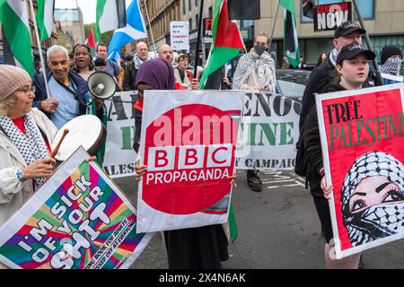 Glasgow, Écosse, Royaume-Uni. 4 mai 2024. Supporters of Palestine rejoint les Scottish Independence supporters pour marcher du parc Kelvingrove à travers le centre-ville jusqu'à un rassemblement à Glasgow Green. L'événement était organisé par le groupe All Under One Banner. Crédit : Skully/Alamy Live News Banque D'Images