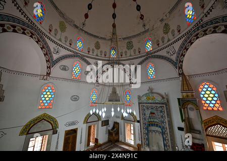 Mostar, Bosnie Herzégovine - 23 juillet 2023 : Mosquée Koski Mehmed Pacha construite en 1617-1619 sur ordre du vice-roi Koski Mehmed Pacha. La hauteur est de Banque D'Images