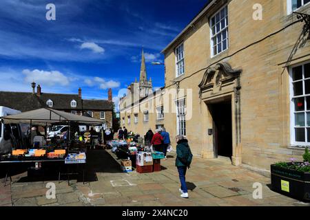 Vue du marché de la ville d'Oakham, comté de Rutland, Angleterre, Royaume-Uni Banque D'Images