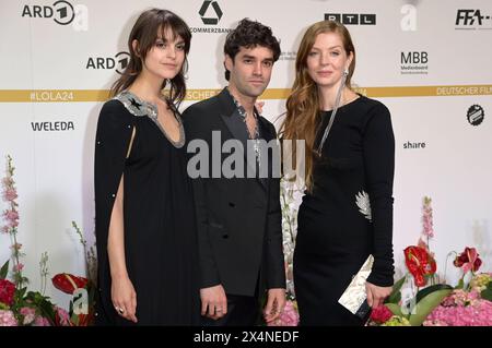 Luise Befort, Maximilian Befort und Pheline Roggan BEI der 74. Verleihung des Deutschen Filmpreises 2024 im Theater am Potsdamer Platz. Berlin, 03.05.2024 *** Luise Befort, Maximilian Befort et Pheline Roggan à la 74e cérémonie des German film Awards 2024 au Theater am Potsdamer Platz Berlin, 03 05 2024 Foto:XF.xKernx/xFuturexImagex filmpreis2024 4596 Banque D'Images