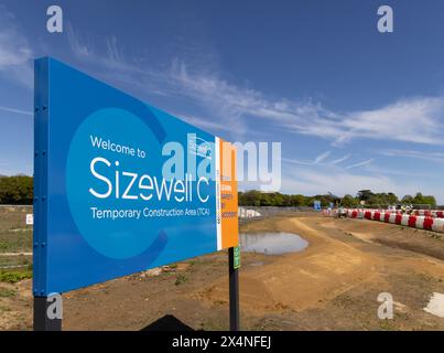 Panneau à l'entrée du site de construction de la centrale nucléaire Sizewell C sur Lover's Lane. Banque D'Images